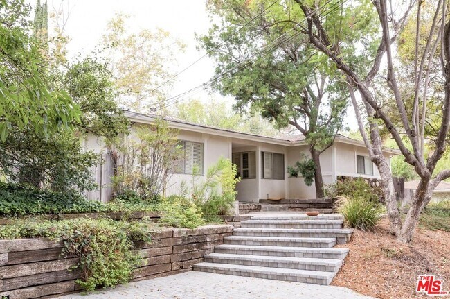 Building Photo - 4330 Romero Dr