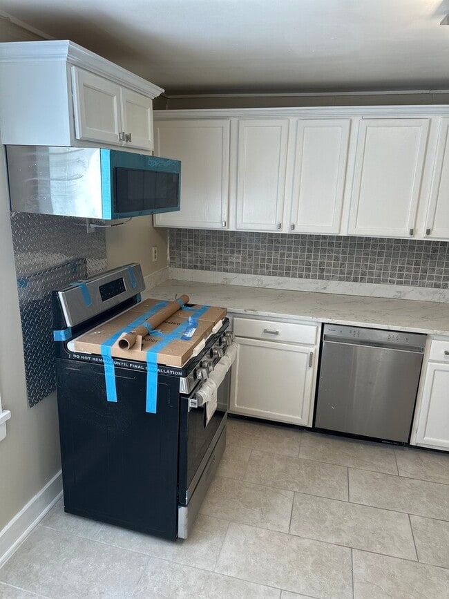 Building Photo - 554 W Station St