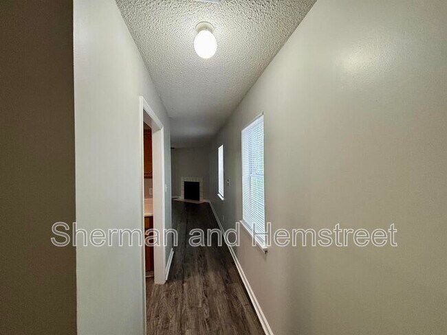 Building Photo - 410 Commons Dr