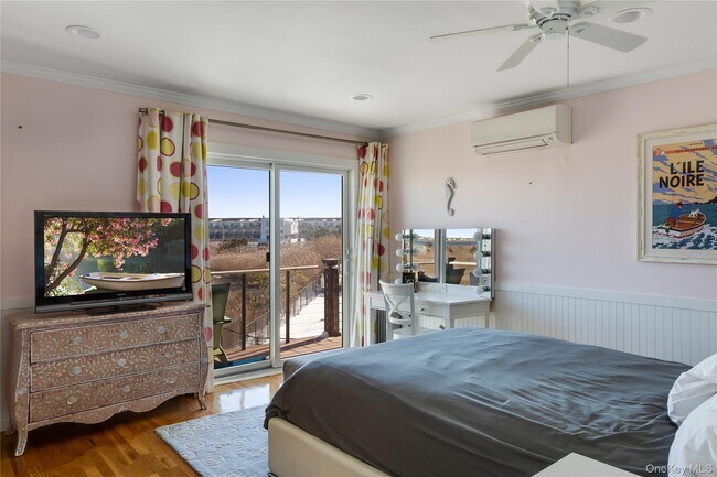 Building Photo - 570 Dune Rd