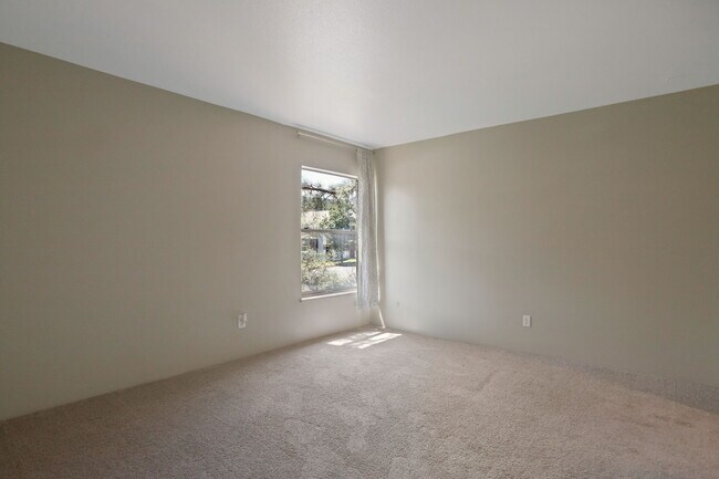 Building Photo - 2227 Canyon Blvd
