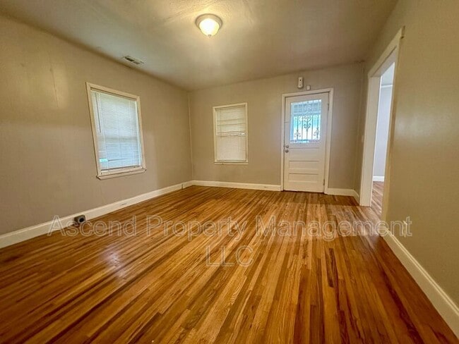Building Photo - 1710 Bradt St