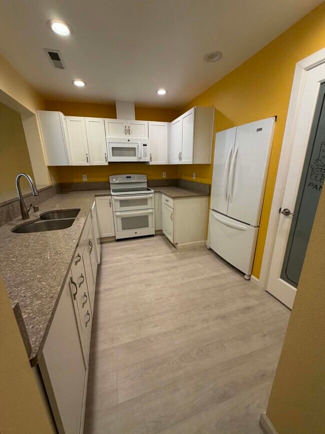 Building Photo - 6634 Millstone Ln SE