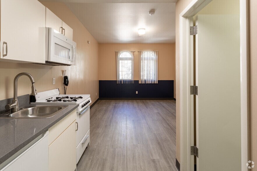 International Village 1100 Everton Pl Riverside CA 92507 Apartment