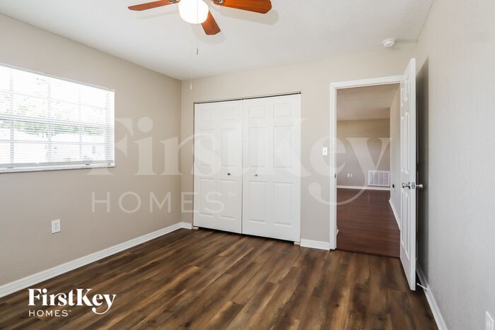 Building Photo - 8241 Hixton Dr