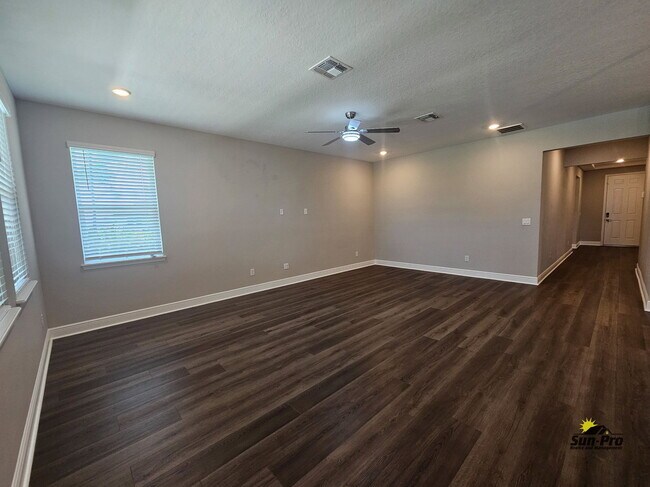 Building Photo - 379 Birkdale Dr