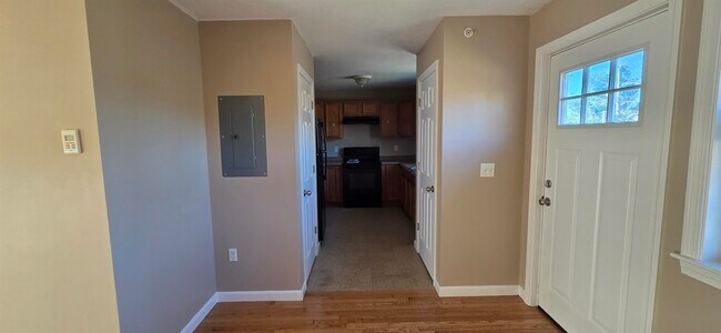 Building Photo - 41 Beatrice St