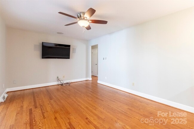 Building Photo - 6618 Castlegate Dr