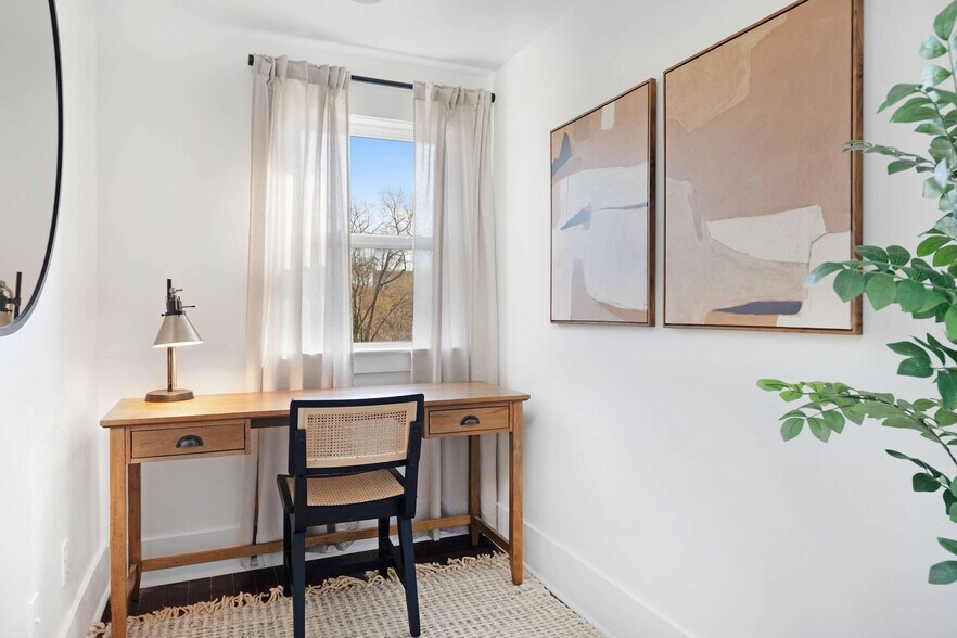 Building Photo - 1701 Neal Terrace