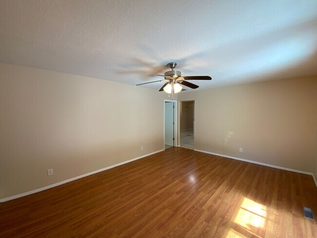 Building Photo - 3 Bedroom Single Story Home Near Juan Tabo...