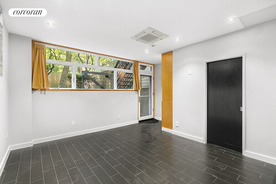 Building Photo - 448 W 25th St