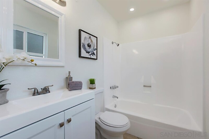 Building Photo - 1512 Clavelita Pl