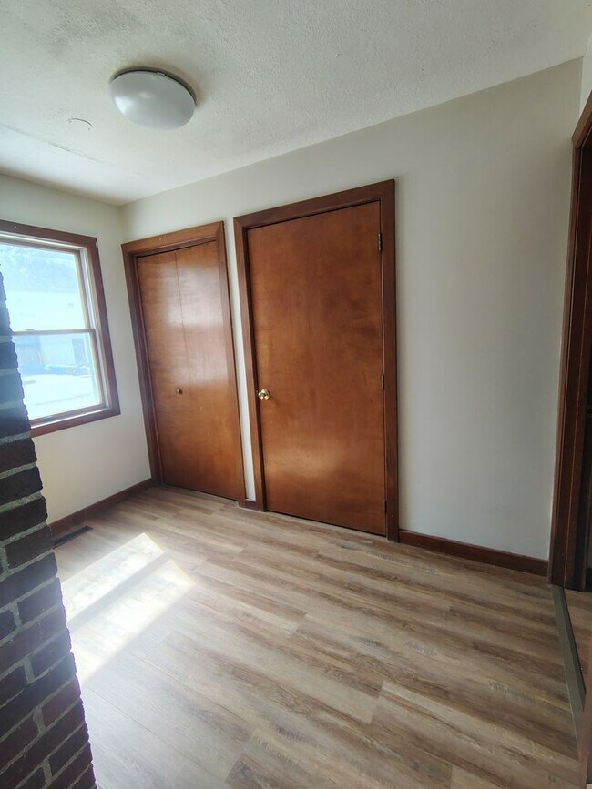 Building Photo - 1175 Mt Vernon Rd