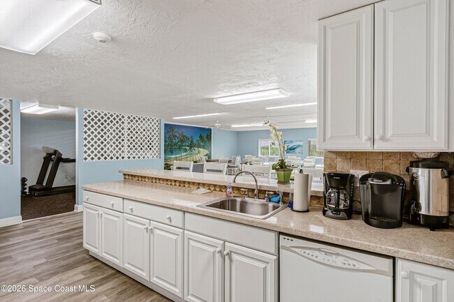 Building Photo - 403 Jimmy Buffett Mem Hwy