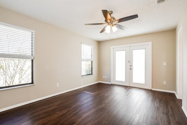 Building Photo - 1034 Burnett St