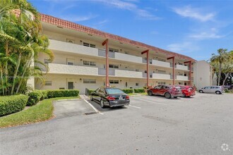 Building Photo - 830 S Hollybrook Dr
