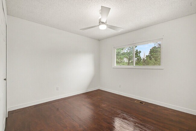 Building Photo - 2720 Northridge Dr