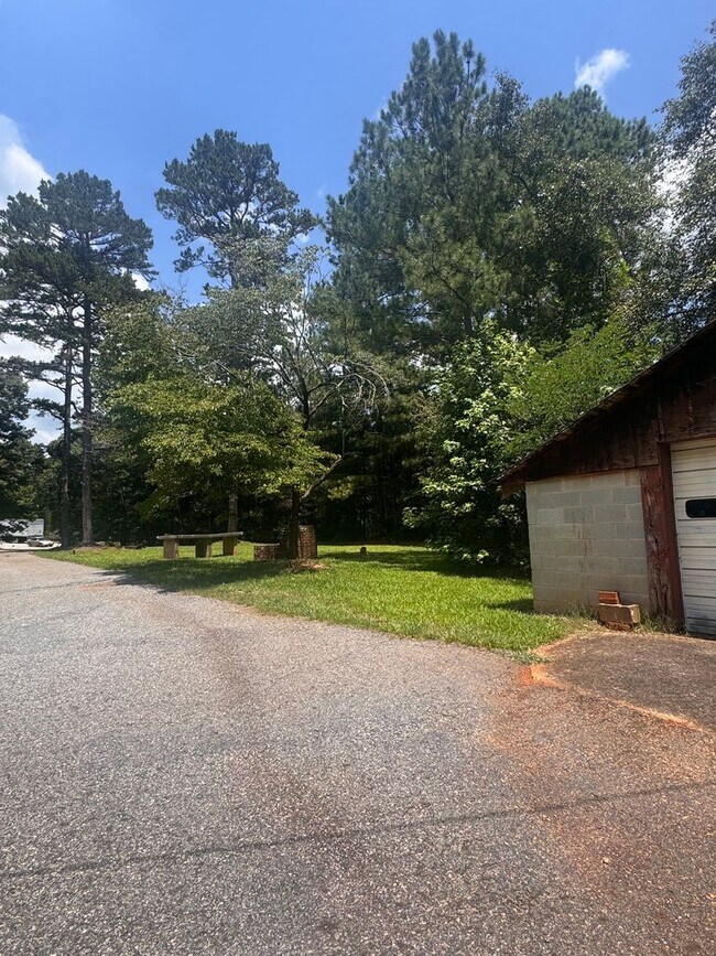 Building Photo - 2116 Ila Rd
