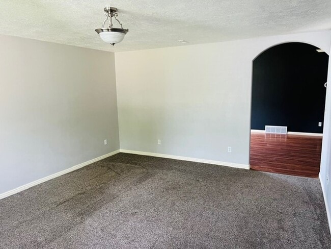 Building Photo - Beautiful patio home in Logan on Cul-de-sac