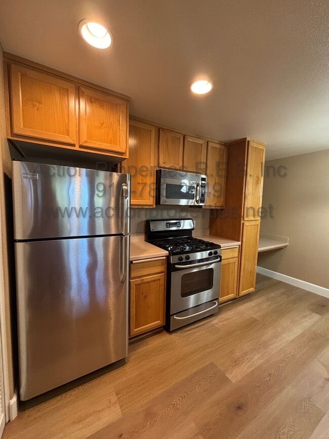 Building Photo - Move In Special 1/2 off 1st Month Rent: Ea...