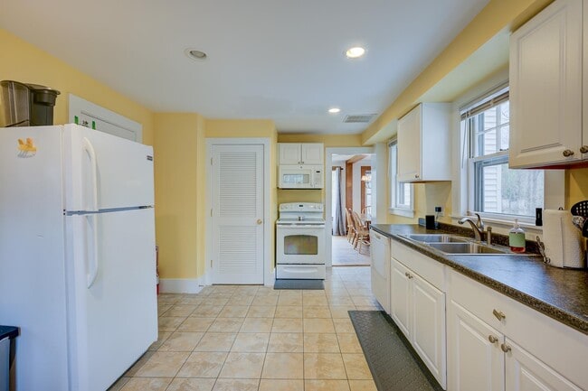 Building Photo - 37 Cranmore Rd