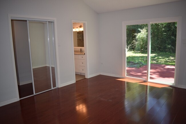 Building Photo - 15807 Mill Hollow Dr