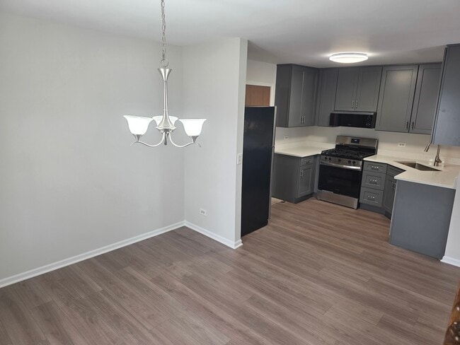 Building Photo - 2549 College Hill Cir