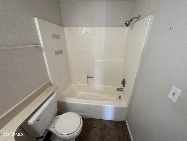 Building Photo - 930 N Mesa Dr