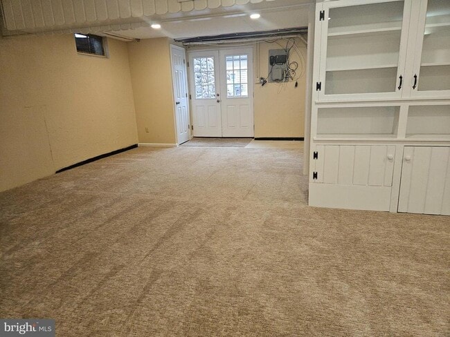 Building Photo - 56 Chapman Ave