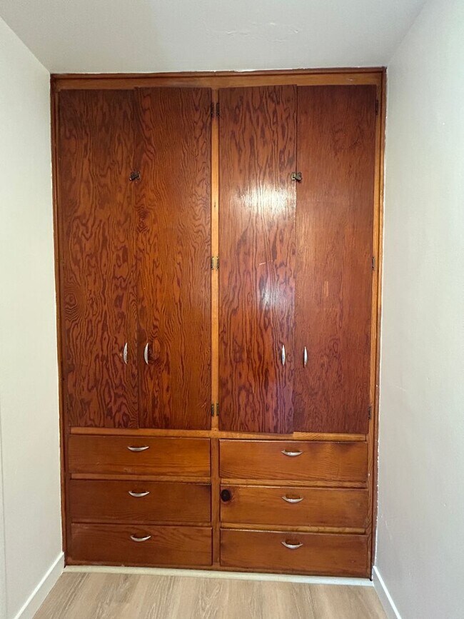Building Photo - 82-86 College Drive