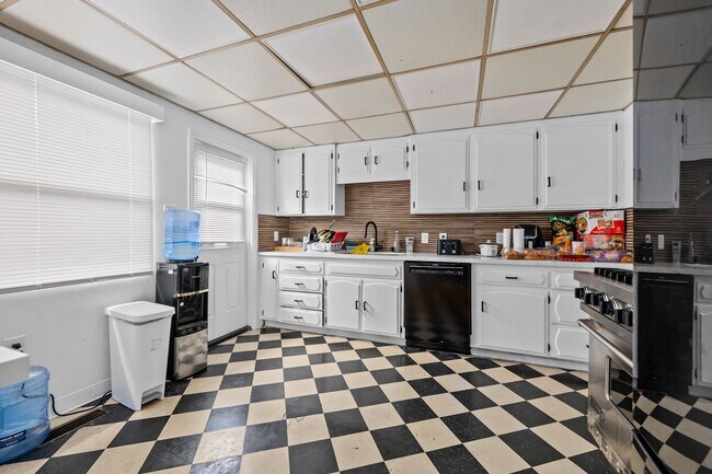 Building Photo - 4927 63rd St