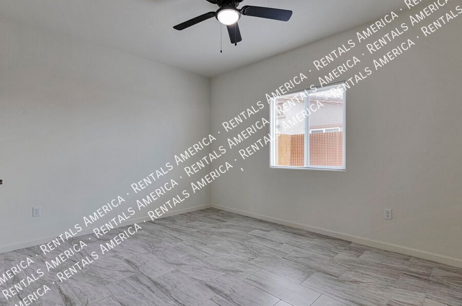 Building Photo - 3727 N Stone Ave