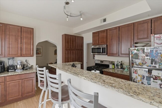 Building Photo - 3144 North Southport-CH2