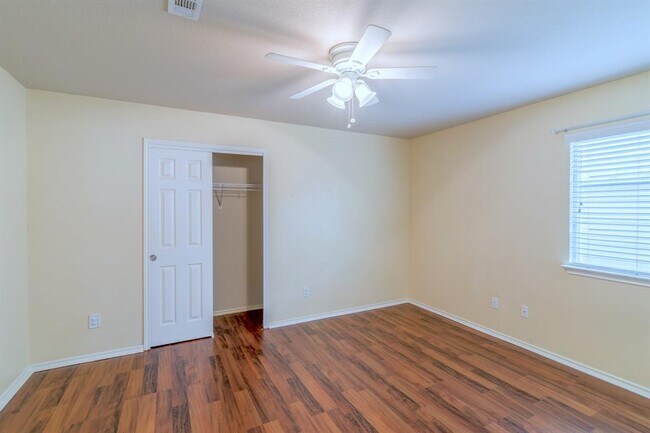 Building Photo - 328 Baldwin St