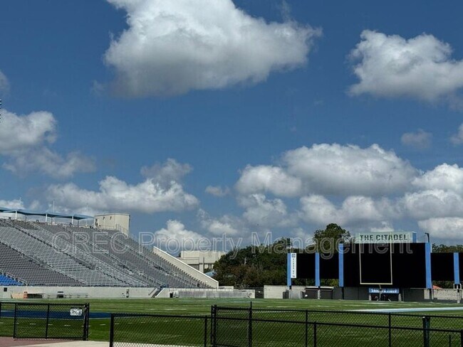 Building Photo - 3 1/2 Maranda Holmes St