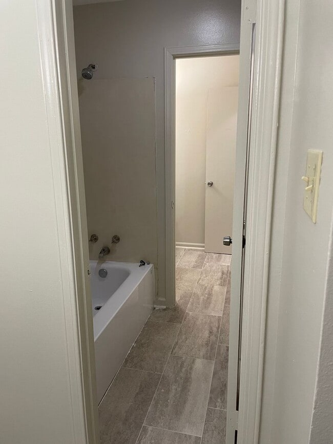 Building Photo - 138 Hummingbird Ln