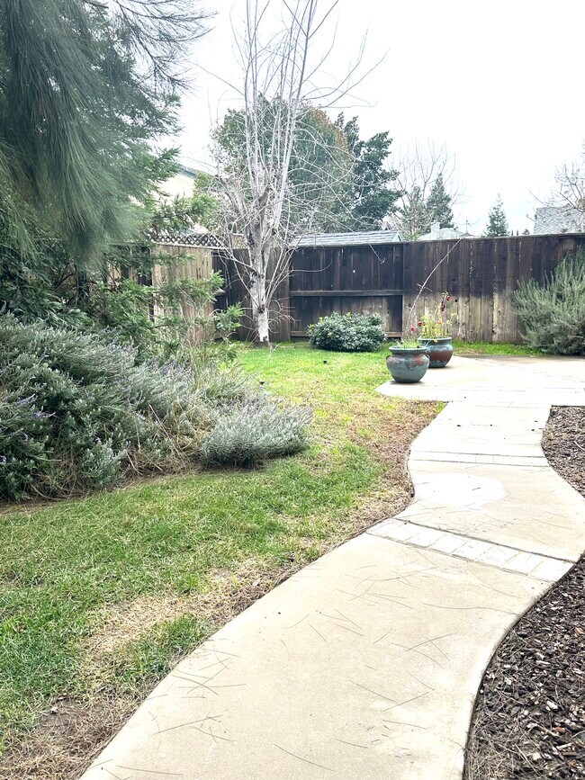 Building Photo - 238 Westbury Ln