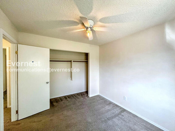 Building Photo - 1985 Mineola Ct