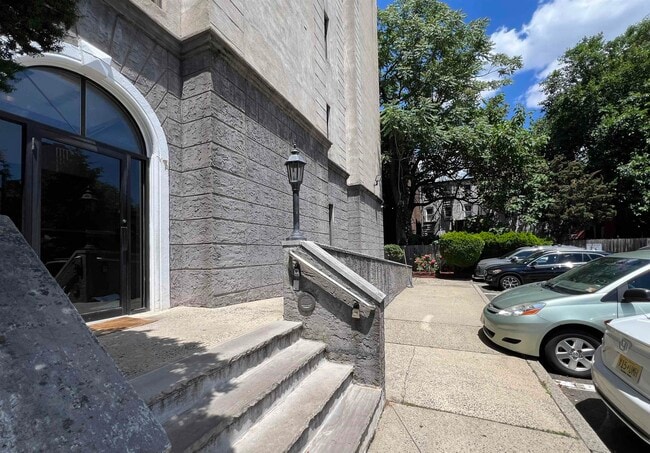 Building Photo - 258 Barrow St