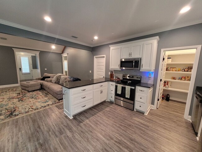 Building Photo - Elegant 4-Bedroom Home with Gourmet Kitchen, Luxurious Primary Suite & Fenced Yard in Hahira!