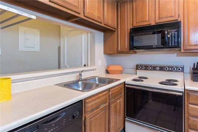 Building Photo - 806 W 24th St