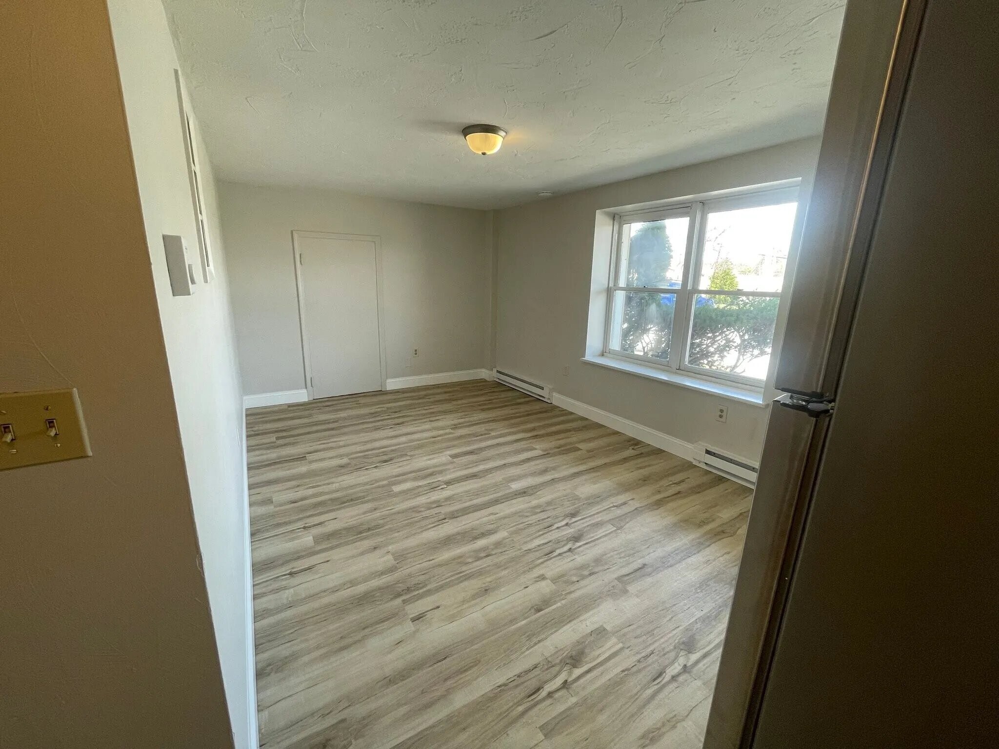 Building Photo - 185 N Main St