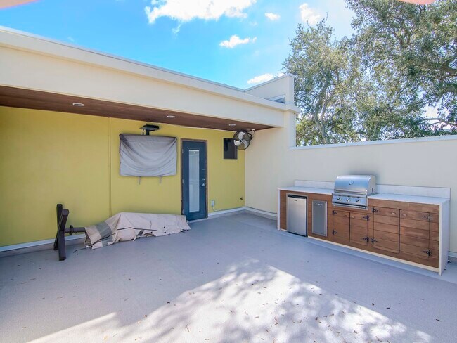 Building Photo - 213 S Moody Ave