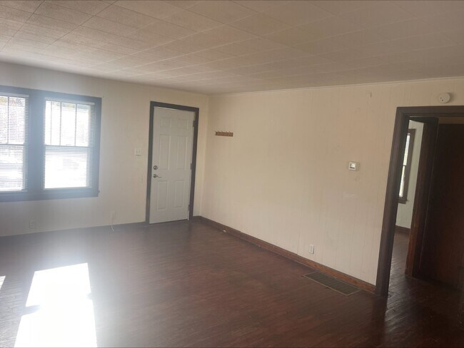 Building Photo - 1610 E Princeton Ave