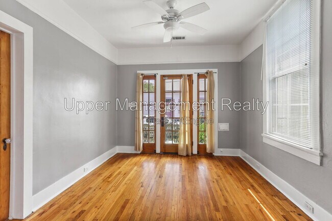 Building Photo - 806 Constantinople St