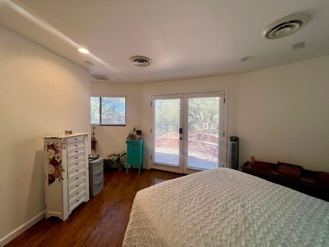 Building Photo - Furnished, 1-Year Long-Term Rental