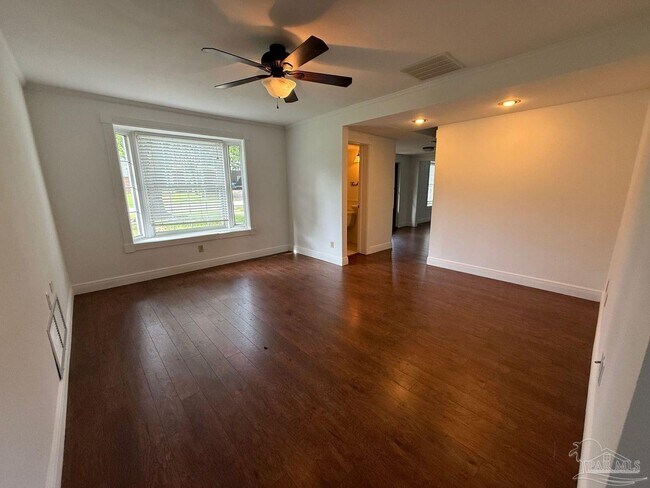Building Photo - 905 Poinciana Dr