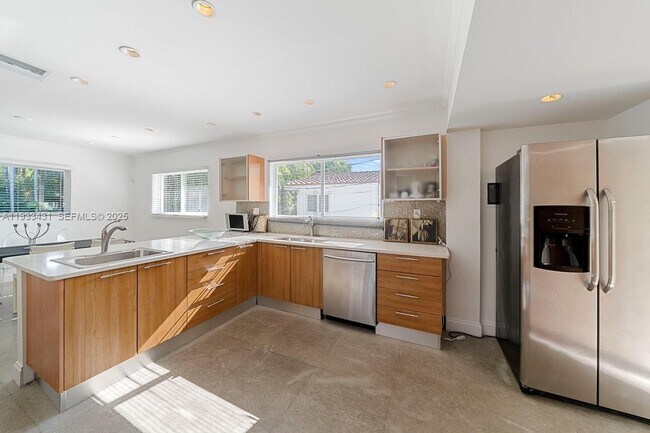 Building Photo - 1230 96th St