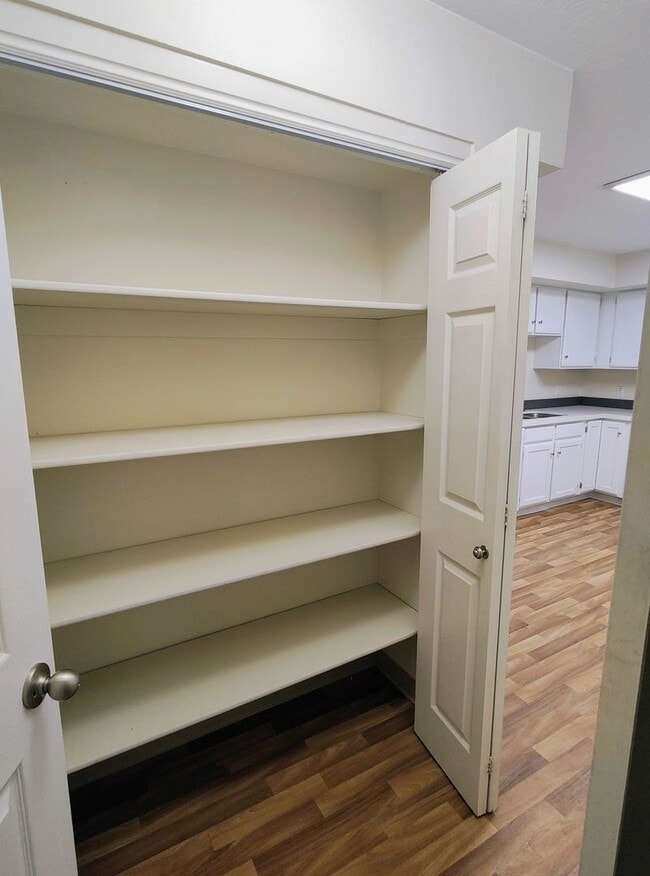 Building Photo - Great 3 Bd 2.5 Bath Townhome