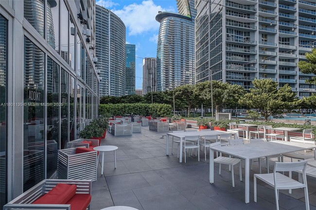 Building Photo - 495 Brickell Ave